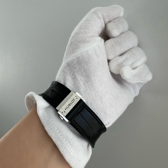 Hublot Classic fusion Titanium 38mm with alligator strap - Picture 6 of 11